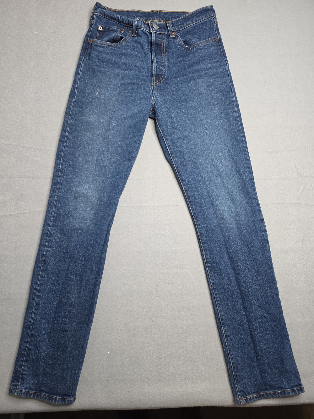 Levi’s 501  Women's Original Fit High Waisted Denim Jeans Medium Wash W27 L32